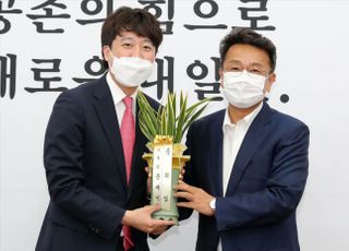 이철희 “日 국내정치 문제있나...스가도 아베처럼 韓공격 수법”