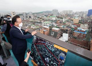 쌍문역 인근 도심 공공주택 복합사업 후보지 방문한 김부겸 총리