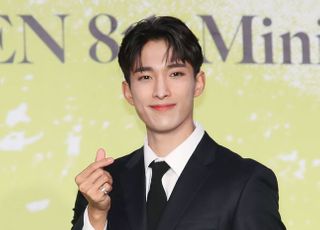 세븐틴 도겸 '여심 흔드는 미소'