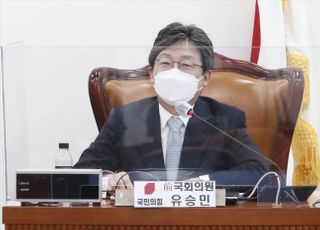 유승민 "윤석열의 전언정치, 바람직하지 않아…국민과 직접 소통해야"