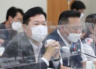 노동계 '최저임금 1만800원' 요구에, 경영계 "청년·소상공인 공멸"