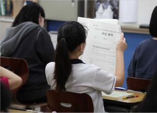 화이자 백신 맞으려고 응시, 현실로… "1분 마감 9월 모평 접수, 25세 이상 절반"