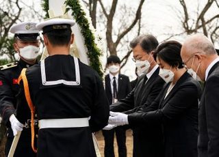 "제2연평해전 영웅 잊지 않겠다"더니…문대통령, 취임 후 기념식 전부 불참