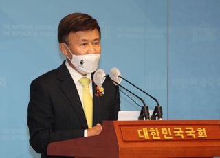 김원웅 "소련군은 해방군" 망언…野 "사죄하고 사퇴하라"