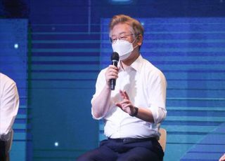 경찰 "이재명 뇌물수수 혐의 조사 방법 검토중" VS 이재명 "정치개입 행위"