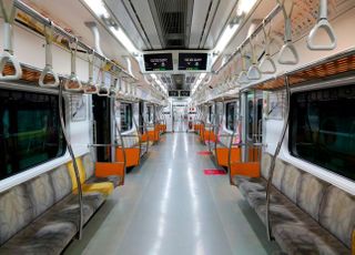 지하철 3호선 쓰러진 반바지 여성 외면한 승객들…“성추행 신고 두려워”