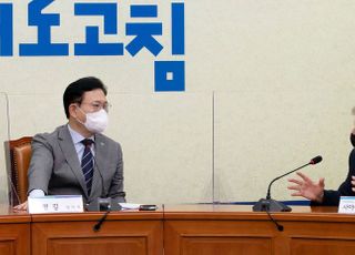 사이먼 스미스 주한영국대사와 대화하는 송영길 대표