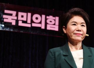 조은희 "정부가 똥볼 차 놓고 원스트라이크 아웃 협박, 적반하장 화난다"