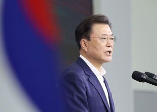 문대통령 "2030년까지 배터리 1등 국가…파격 투자 인센티브 제공"