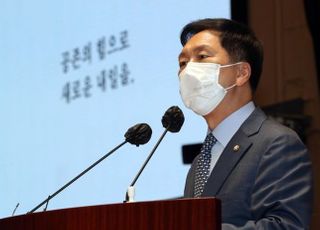 김기현 "'포르쉐 의혹' 박영수 특검 사퇴, 文대통령 손뼉 쳐주면 공모자"