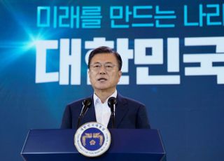 문대통령 "이번 주말이 중대 기로…일상 회복에 힘 모아 달라"