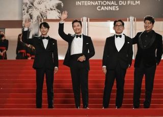 "전원 기립박수"…'비상선언', 칸 영화제 막바지 장식