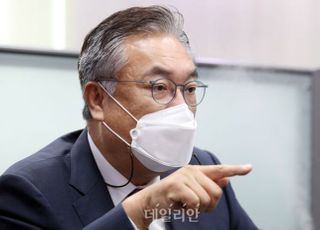 '윤석열 비판은 외부총질' 홍준표 향해 정진석 "아군인지 적군인지…"