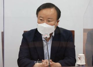 김재원 "추미애 용단에 감사…꿩은 못잡고 바둑이만 잡아"