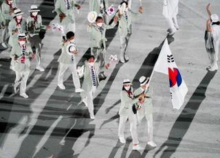 [도쿄올림픽 포토] 김연경·황선우, 태극기 휘날리며~