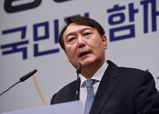 [단독] 윤석열 "이제부터 배우만 하겠다"…대권행보 방향전환 시사