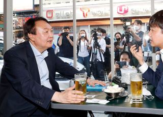 윤석열-이준석, 맥주 곁들이며 치맥회동