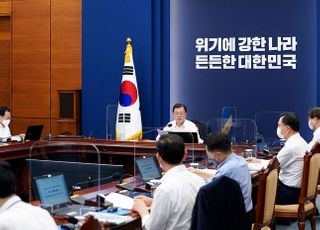 문대통령 "대다수에 25만원…상대적 여유 있는 분들에 양해 구해"