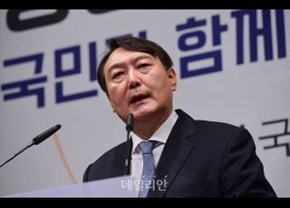 윤석열 "질질 끌지 않는다…8월 중 입당 결정"