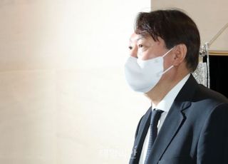 윤석열 '문대통령 정조준'…청와대는 침묵·여당은 격분