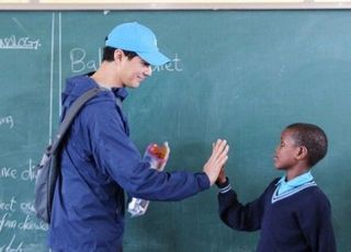 조인성, 탄자니아 학교 설립 위해 5억원 기부