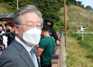 부산 가덕도 찾은 이재명 "국토 균형 발전 위해 동남권 신공항 필요"