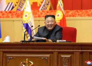 국정원 "김정은, 남북 연락선 복원 요청…식량문제 직접 챙겨"