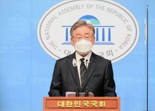 "도 예산이 현금인출기냐"…'현직' 이재명 공정성 논란