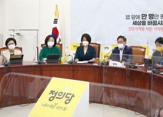 정의당 의원총회 주재하는 배진교 원내대표 