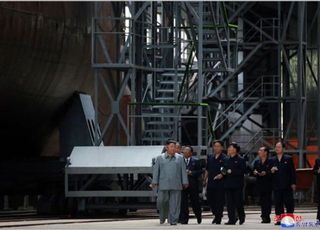 신속대응·선제타격 강조한 북한, 신형 잠수함·SLBM 공개하나