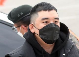 빅뱅 승리, 징역3년 법정구속…軍법원 "사회적 해악 적지 않다"