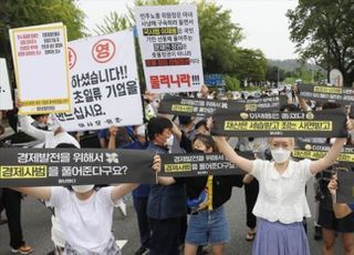 이재용 출소하던 날, 서울구치소 아수라장…완전한 자유까지 '머나먼 길'