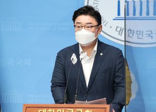 예결위 결산 관련 기자회견하는 김성원 의원