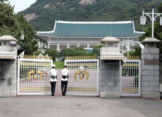 언론중재법 관망하던 靑, 상임위 통과하자 與 힘 싣기