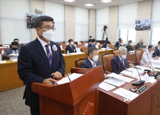 서욱 장관 "해군 부사관 사망, 2차 가해 포함 낱낱이 수사해 엄정 처리"