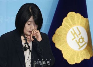 野 “윤미향 보호법” 비판에 윤미향 “피해자 보호법”