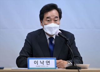 이낙연 '위드 코로나' 이슈 선점…전문가 의견은 분분