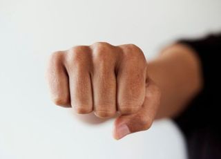 "집에 가지말라며 동성애 요구했다" 40대男 폭행한 50대男