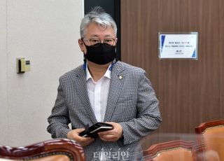 'Mr.소신' 조응천, 국토부 겨냥해 "청년 특공? 호들갑 떤다"