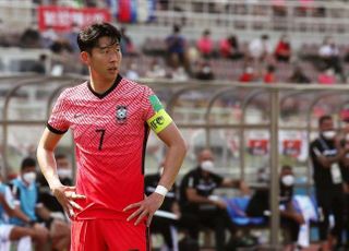 ‘손흥민도 우려’ 벤투 물병 걷어차게 했던 중동 침대축구