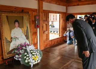 윤석열 '박근혜의 강' 건너기…"朴수사 소임 다했을 뿐"