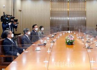 환담 나누는 5부요인