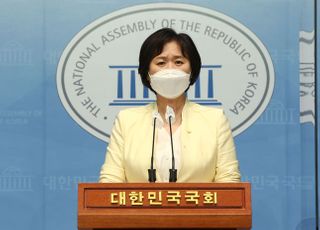 위드코로나 시대 대비 소상공인·자영업자 지원 확대 공약 발표하는 이정미 정의당 전 대표