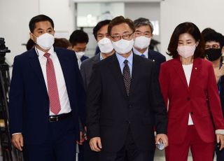 윤석열 검찰 고발사주의혹 입장 발표위해 국회 찾은 최재형