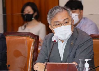 '윤석열 고발 사주 의혹' 긴급현안질의에서 발언하는 최강욱 의원