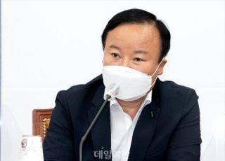 김재원 "김웅, 제보자 밝혀야…당내 암투 가능성도"