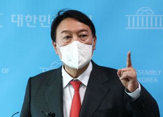 "뻔한 시나리오의 정치공작"…윤석열, '고발 사주' 의혹 정면 반박