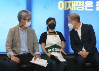 자영업자와 대화 나누는 이재명