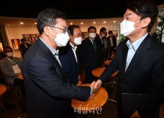 조정훈, 김동연 공개지지…제3지대 움직임 '꿈틀'