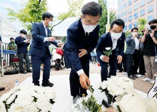 자영업자 합동분향소 찾은 윤호중 원내대표